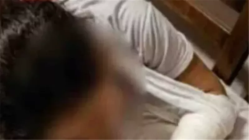 تعدي معلمة على تلميذة بـ