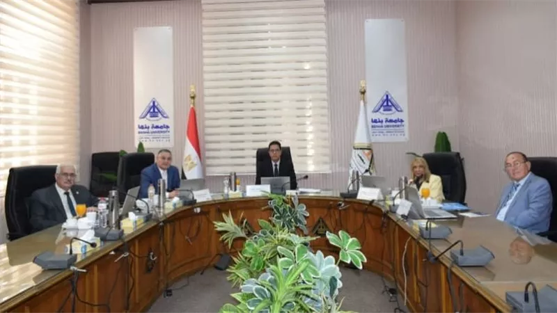 رئيس جامعة بنها يترأس لجنة مقابلات المرشحين لعمادة كلية الآداب