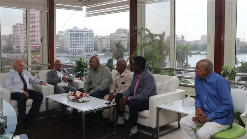 وفد سوداني يبحث الاستفادة من خبرات نقابة المعلمين المصرية