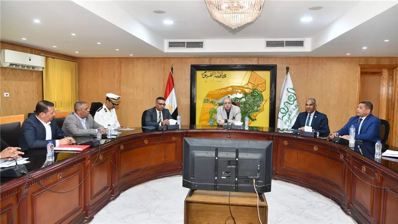 محافظ الفيوم يوجه بتشكيل لجنة لحصر وتدقيق جميع أراضي أملاك الدولة