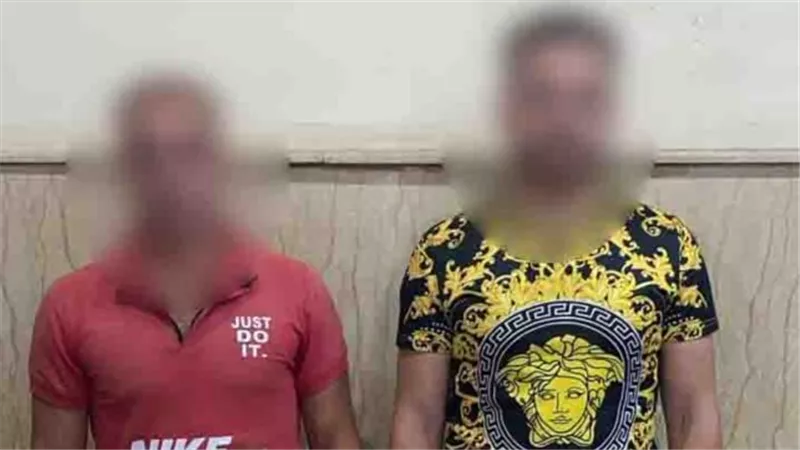 ضبط شقيقين تعديا على بائع خضار وأصاباه بسبب الوقوف أمام فرشه