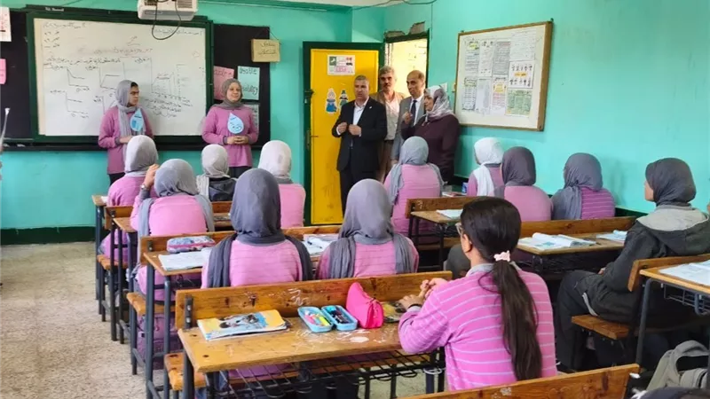 محمد رمضان يتابع انتظام الدراسة بمدرسة السيدة نفيسة الإعدادية بالشرقية