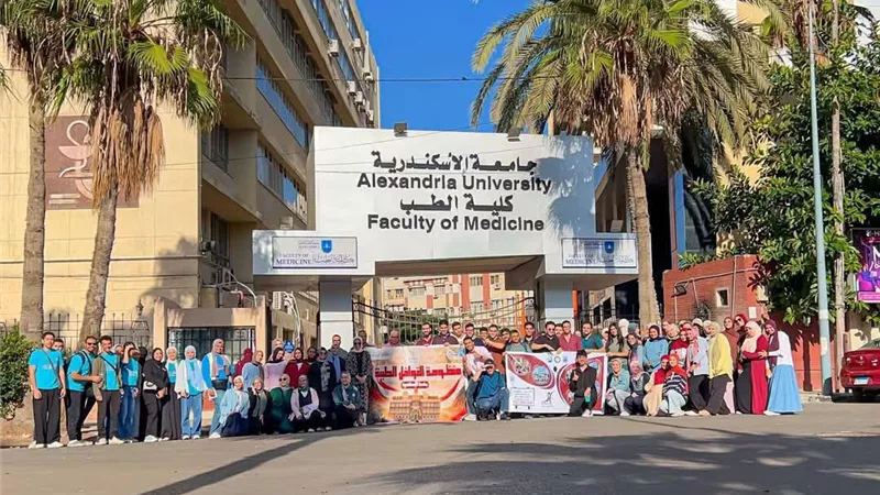 جامعة الإسكندرية تقدم خدمات طبية مجانية لـ920 مواطنًا بقرية عبد القادر بالعامرية