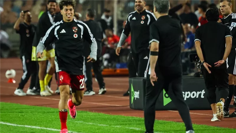 سر إعتذار إمام عاشور لـ معتمد جمال خلال مباراة القمة بين الأهلي والزمالك