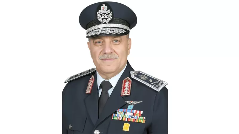 السيرة الذاتية للفريق عمرو عبدالرحمن صقر قائد القوات الجوية