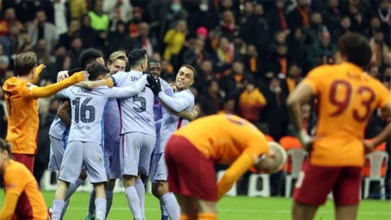 برشلونة يفتتح الشوط الثاني بهدف ثان فى شباك جالاتا سراي
