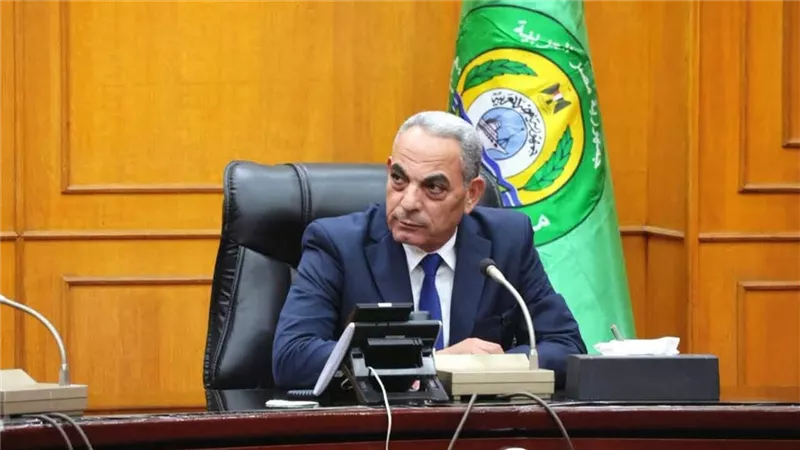 محافظ الإسماعيلية يوجه بحل مشكلات أهالي فنارة وكسفريت