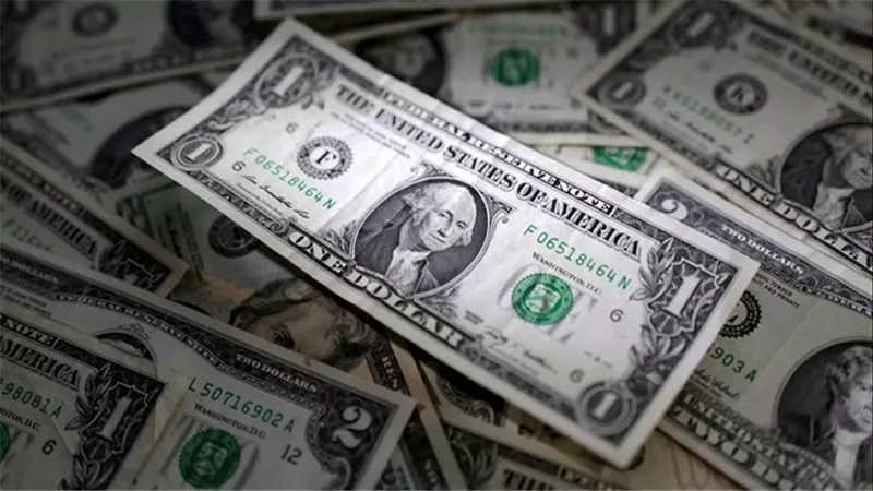 الدولار يتراجع عن أعلى مستوى في 18 شهرًا