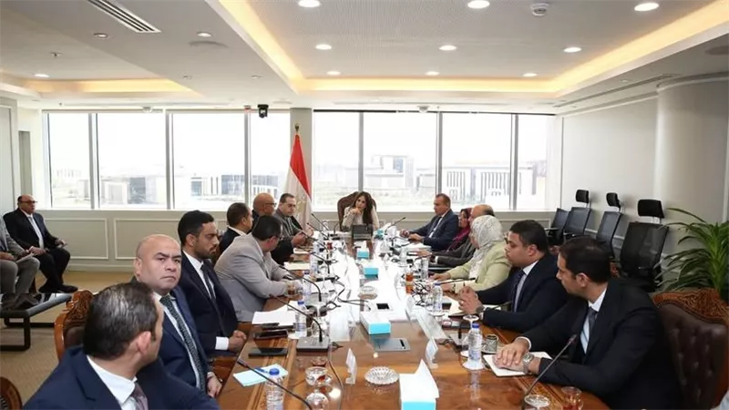 وزيرة الإسكان تبحث سبل استغلال الأصول العقارية وتعزيز العوائد الاستثمارية للهيئة