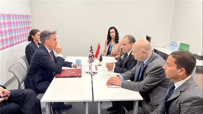 وزير الخارجية و نظيره البريطاني يؤكدان اهمية استمرار الجهود المشتركة لخفض التصعيد وتغليب الحلول السياسية والدبلوماسية