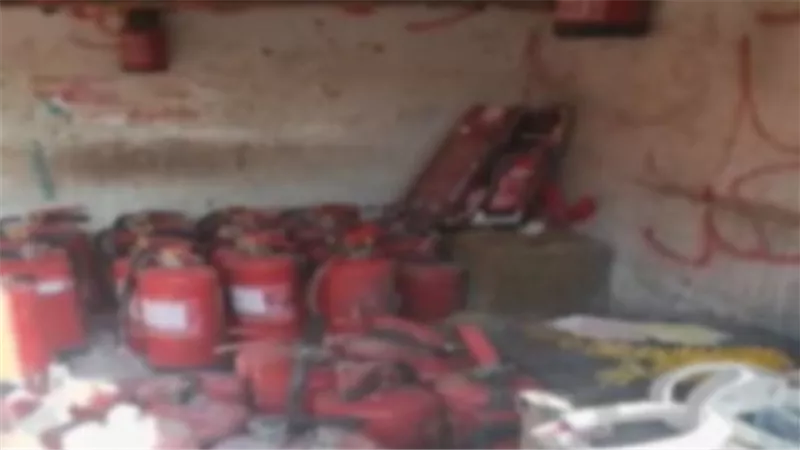 ضبط مصنع غير مرخص لإنتاج طفايات حريق مغشوشة ومقلدة بالجيزة