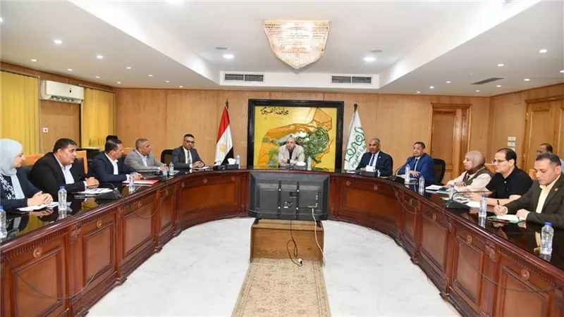 غنيم يشدد على سرعة إزالة التعديات واسترداد أراضي الدولةوتطبيق القانون على الجميع