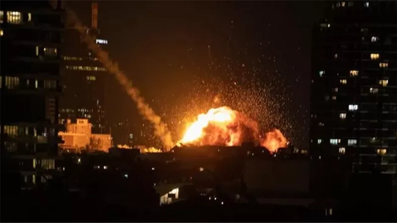 إصابة شخص وأضرار مادية.. سقوط شظايا صاروخ باليستي في الرياض عقب تدميره