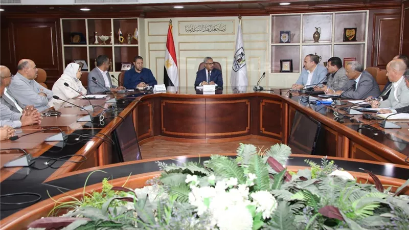 محافظ بني سويف يبحث  استمرار خطة التعامل مع الكلاب الحرة