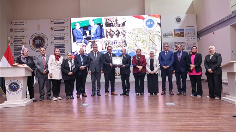 جامعة المنصورة الأهلية تستضيف اللواء طيار الدكتور حسن محمد ح