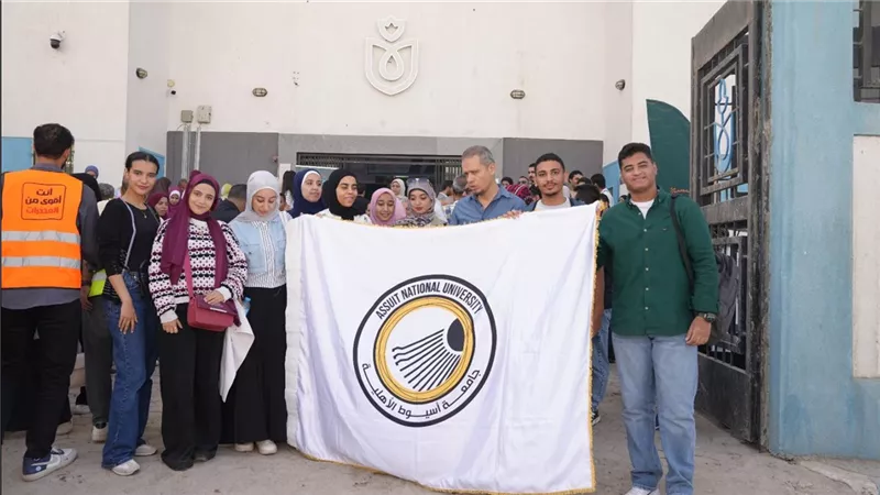 قافلة جامعة أسيوط و«حياة كريمة» تقدم خدمات طبية لـ1000 حالة بقرية بني مر