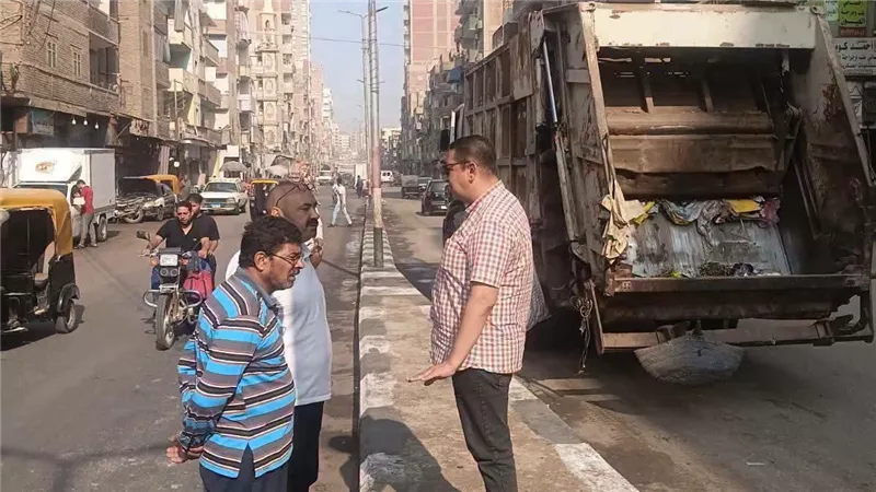 حملات مكبرة  لإعادة الانضباط لشوارع الزقازيق.. وحي أول يراجع تراخيص المحلات ويغلق المخالف
