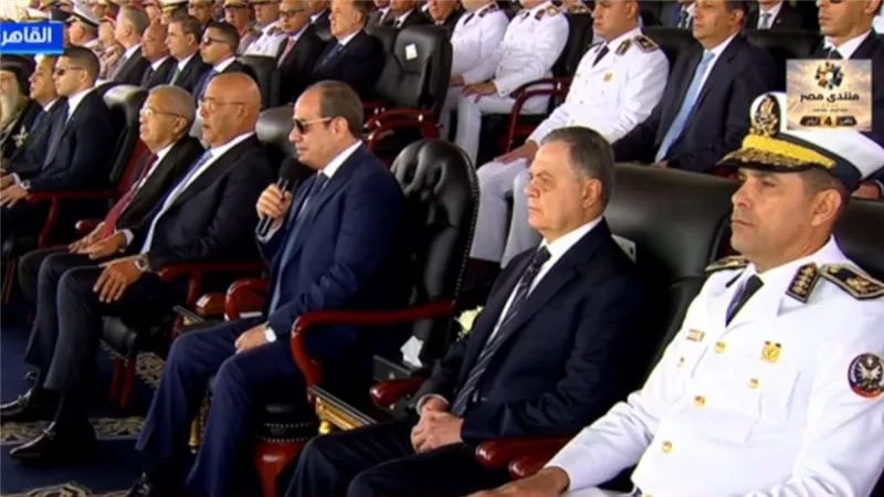 الرئيس السيسي: أسر الخريجين الجدد تقوم بدور عظيم وشراكة حقيقية مع مؤسسات الدولة من أجل الاستقرار والأمن