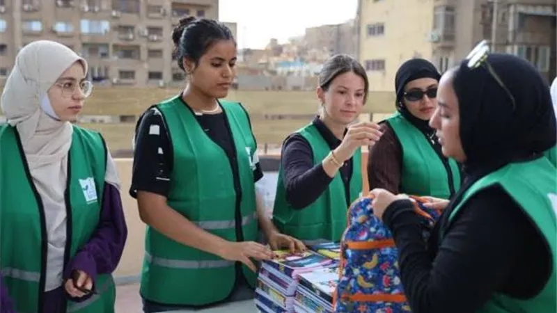 مساعدات المدارس مستمرة