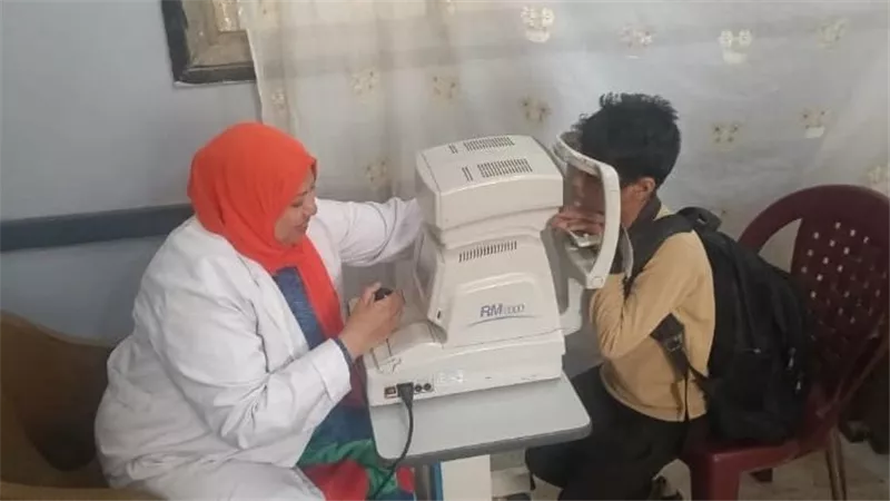 303 طلاب يستفيدون من قافلة جامعة بنها الطبية بمجمع مدارس ميت نما