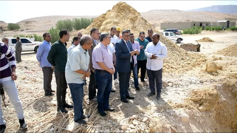 محافظ قنا يتابع تنفيذ المحطة الوسيطة بالمحروسة لدعم منظومة النظافة