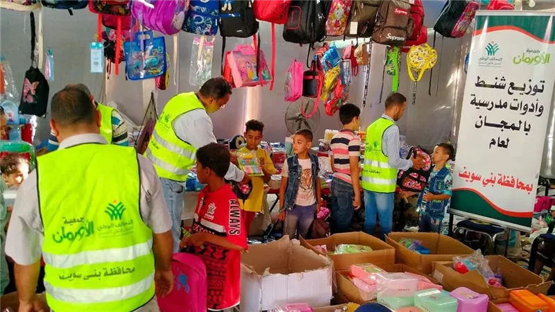 توزيع 5 الاف حقيبة  مدرسية على الطلاب غير القادرين ببني سويف 