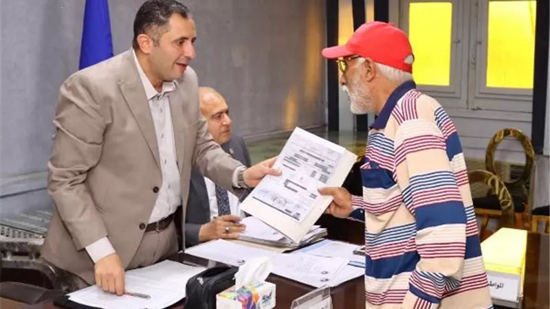 محافظ دمياط يواصل مبادرة «المحافظ هيجيلك» ويلتقي بالمواطنين 