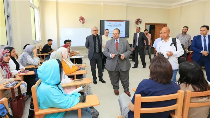 نعمل على توفير بيئة  تعليميه محفزة على الإبداع والابتكار وبناء شخصية قادرة على المنافسة
