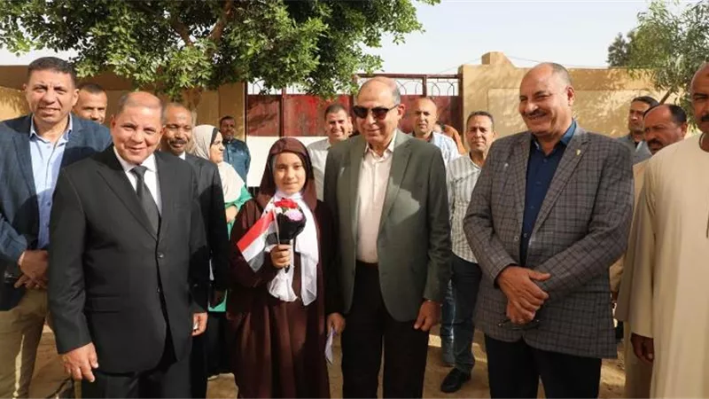 محافظ المنيا يتابع انتظام الدراسة بمدرسة الأمل للتعليم الأساسي  بقرية 8