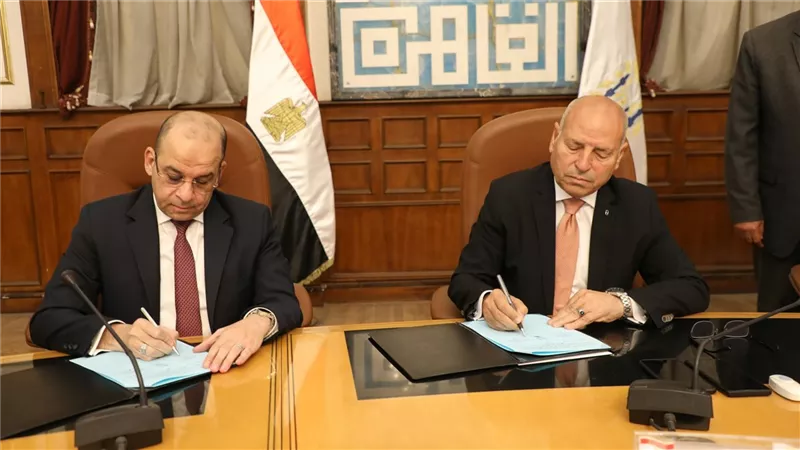 محافظ القاهرة يوقع بروتوكول بشأن تقنين أوضاع واضعي اليد بعزبة خير الله