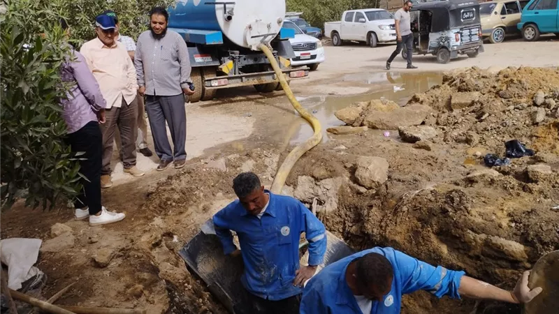 كسر مفاجئ لخط الصرف الصحى فى بياض بنى سويف
