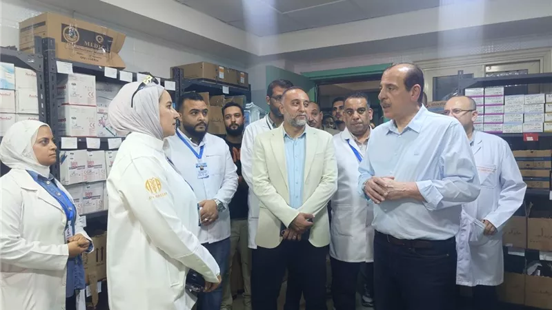 الدكتور عمرو قنديل نائب وزير الصحة والسكان يشيد بانتظام العمل وكفاءة الخدمات