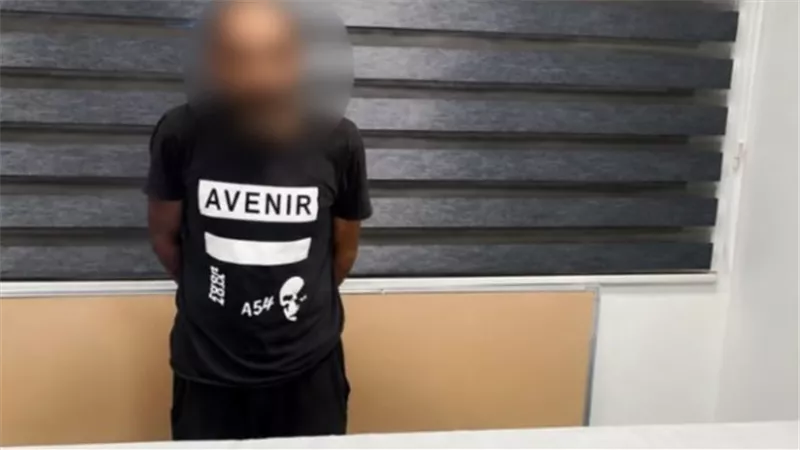 ضبط عامل خردة سرق جوال بضائع من أمام محل بمدينة نصر