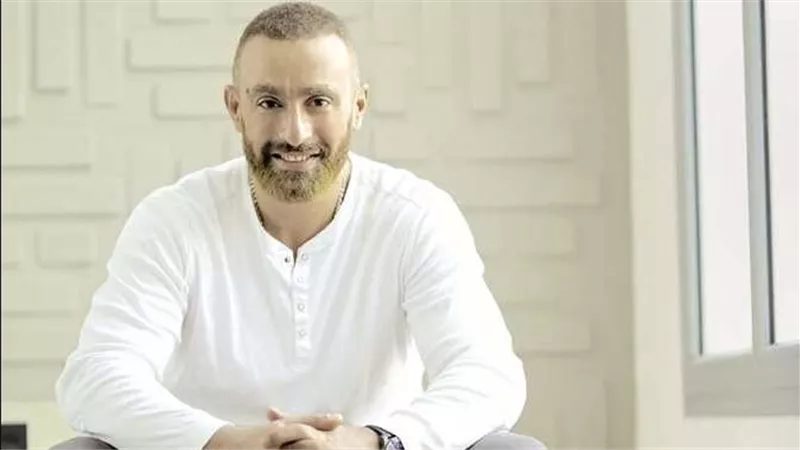 أحمد السقا يهنئ منى زكى على تكريمها فى مهرجان الجونة
