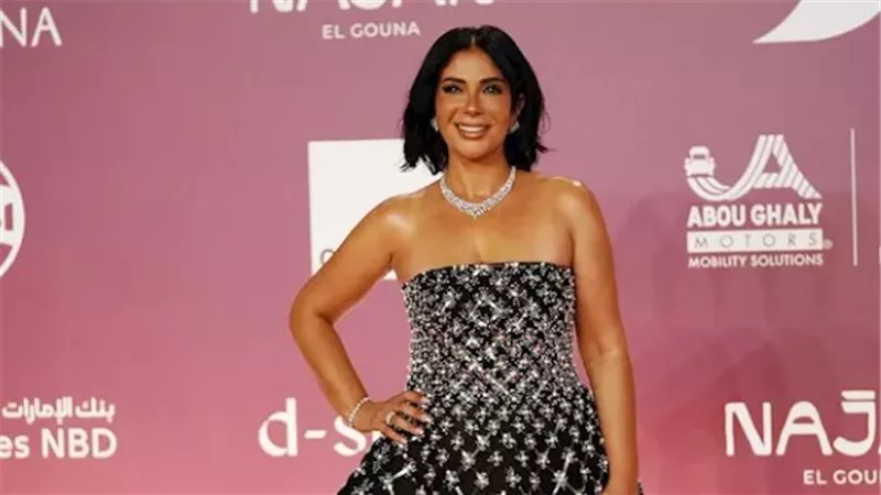 احتفاءً بمشوارها.. جلسة حوارية مع منى زكي بمهرجان الجونة بعد تكريمها 