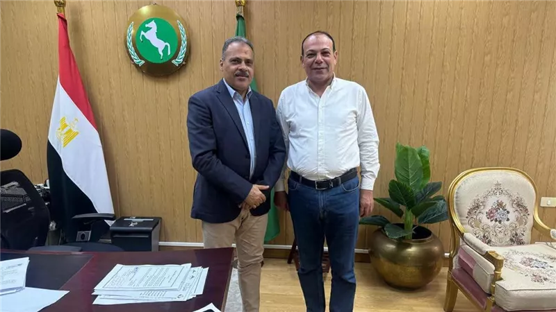 انفراجة في 5 ملفات شائكة بأبو كبير.. الأشموني يحسم مصير الطرق والصرف