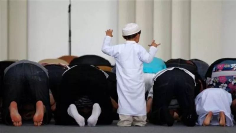 هل يجوز اصطحاب الأطفال إلى المساجد؟ الإفتاء تجيب 