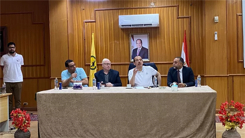 نائب وزير الصحة يلتقي مديري الهيئات الطبية بشمال سيناء