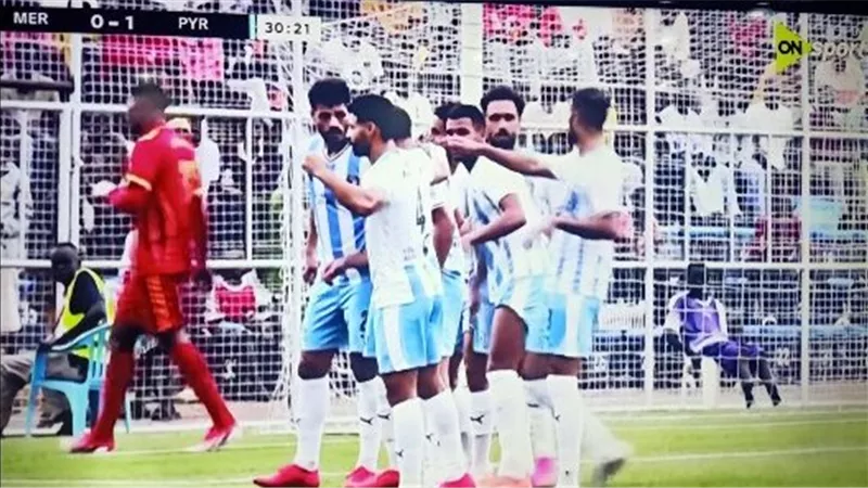 محمود صابر يحرز الهدف الأول لبيراميدز في مرمي المريخ بنتيو