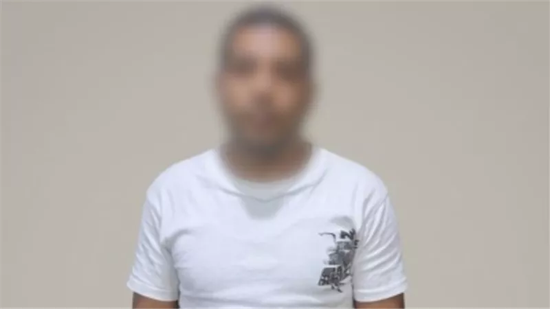 القبض على  مزارع تعدى بالضرب على شقيقتين في الفيوم بسبب خلافات الجيرة