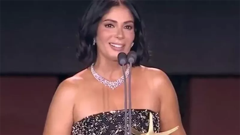 منى زكي عن لحظة تأثرها على المسرح بمهرجان الجونة:تغلبت على الخوف بداخلي 