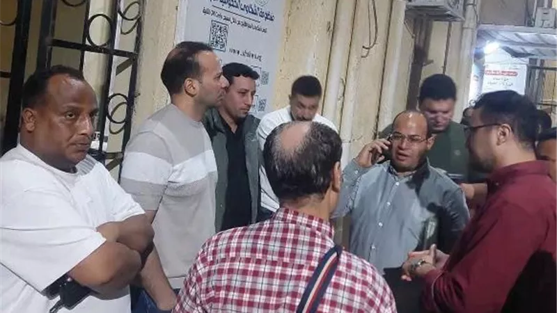 خروج ١١ مصابا فى حريق محل ابو المطامير 