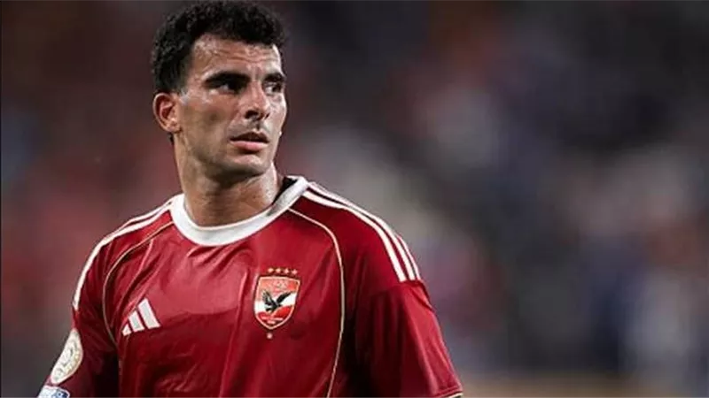 زيزو وعاشور على دكة بدلاء الاهلى امام كيتارا الأوغندي