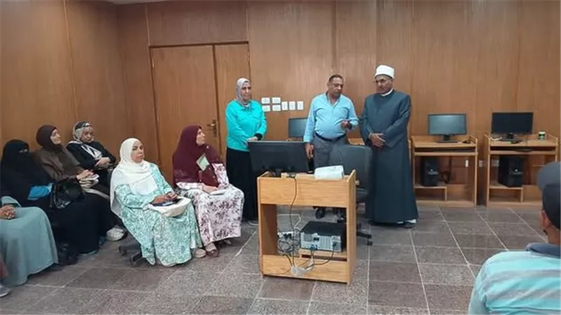 تدريب معلمي المنطقة الأزهرية بالإسماعيلية على المناهج الجديدة 