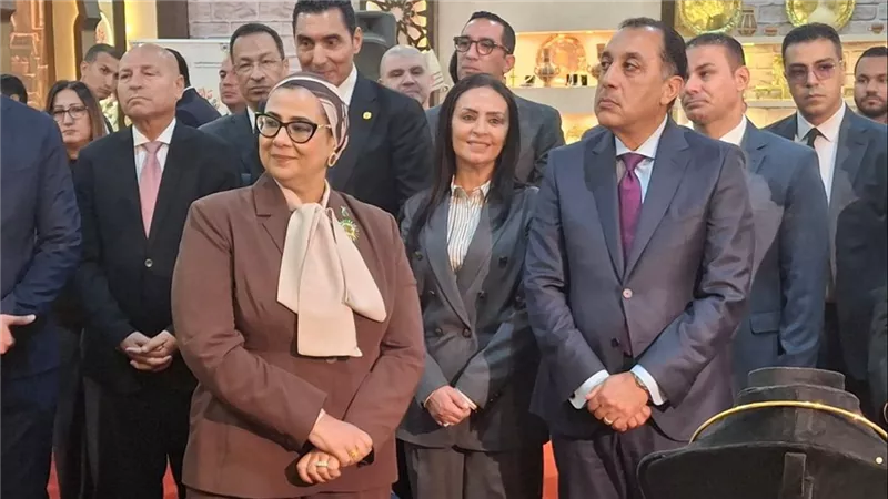 رئيسة القومي للمرأة تتفقد جناح المجلس بمعرض تراثنا