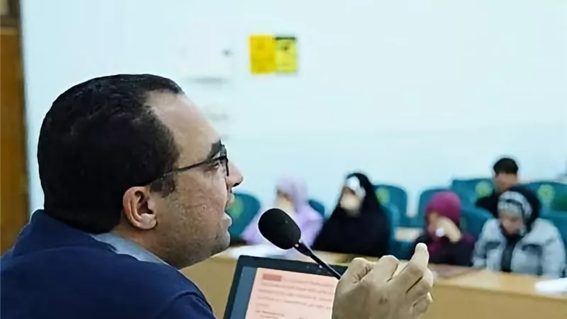  5علماء من هيئةتدريس كلية الدراسات العليا ببنى سويف  