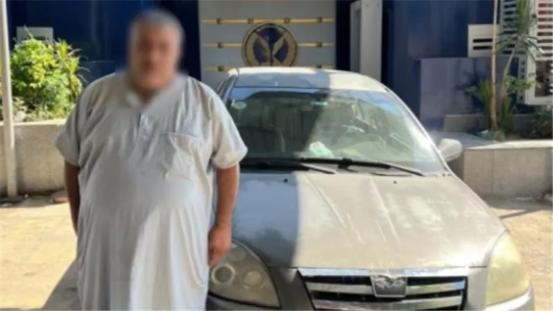 قائد السيارة 