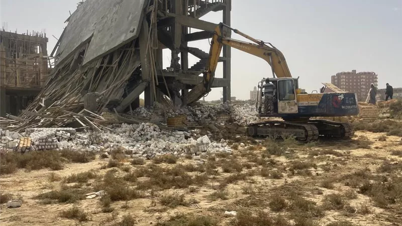 الفيوم توقف بناءً غير قانوني بقرية تونس