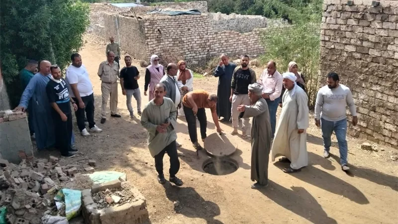 ضبط توصيلة صرف صحي غير قانونية في كفر الجمال بالقليوبية