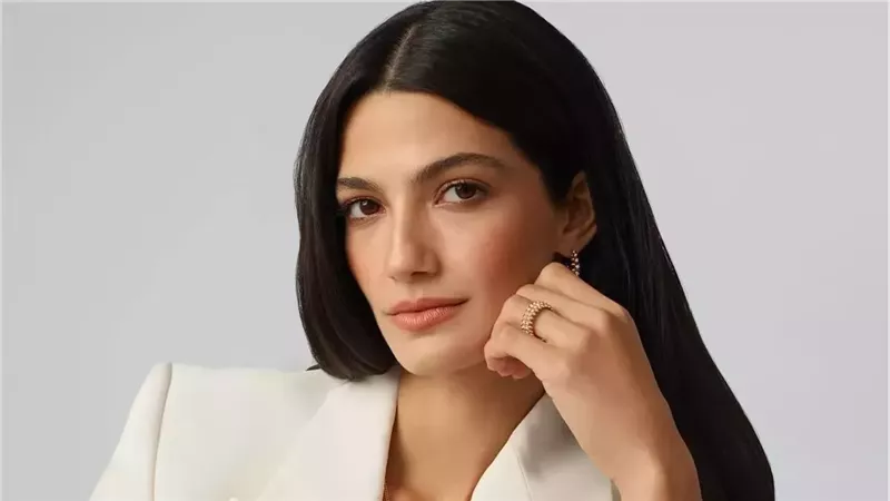 الفنانة - تارا عماد